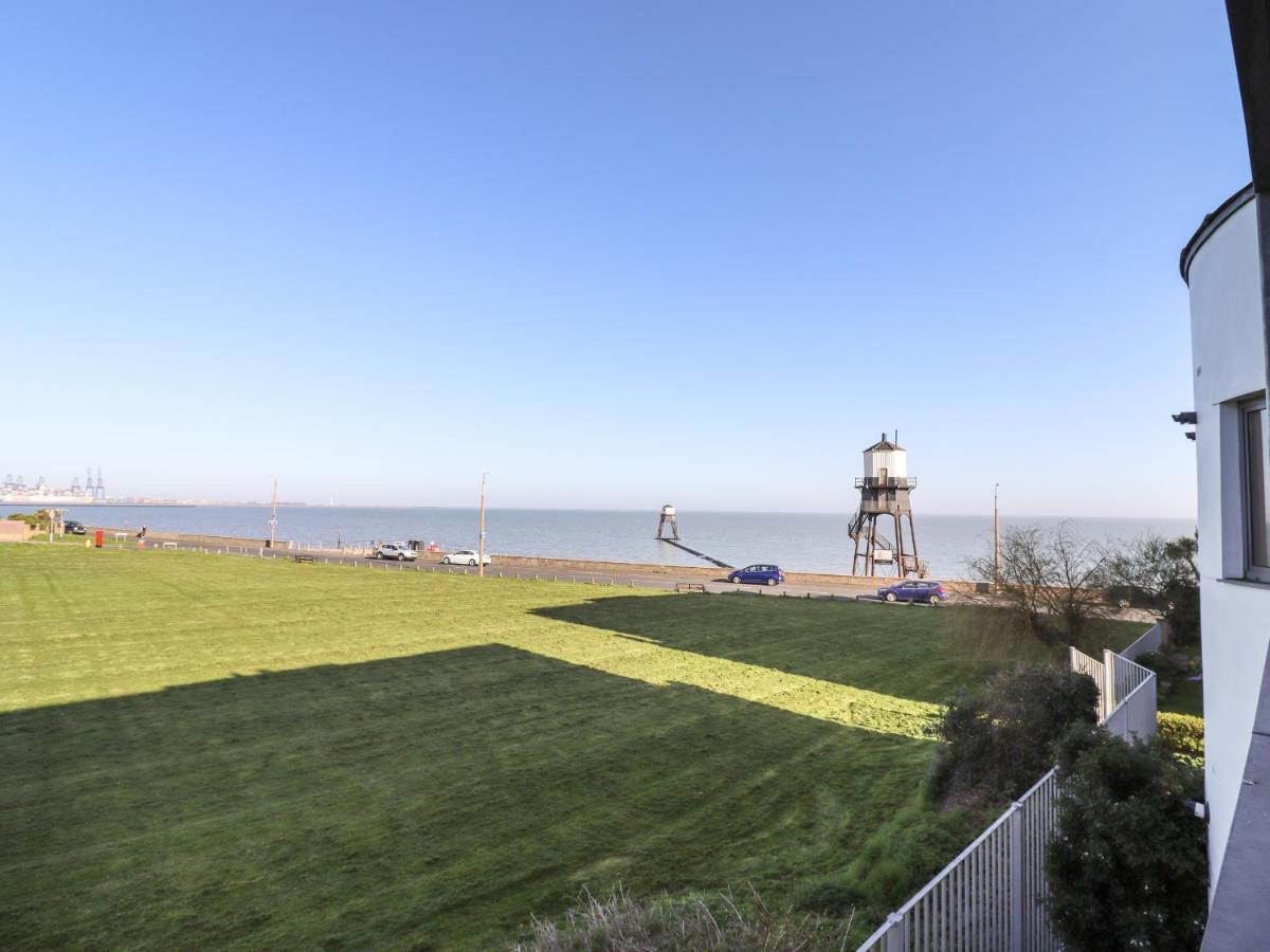 Flat 19 By The Beach Harwich Extérieur photo