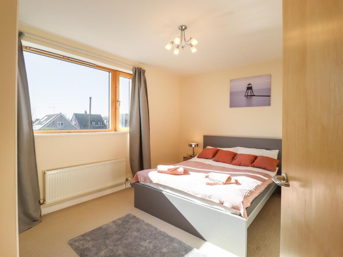 Flat 19 By The Beach Harwich Extérieur photo