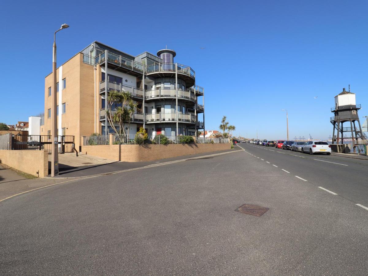 Flat 19 By The Beach Harwich Extérieur photo