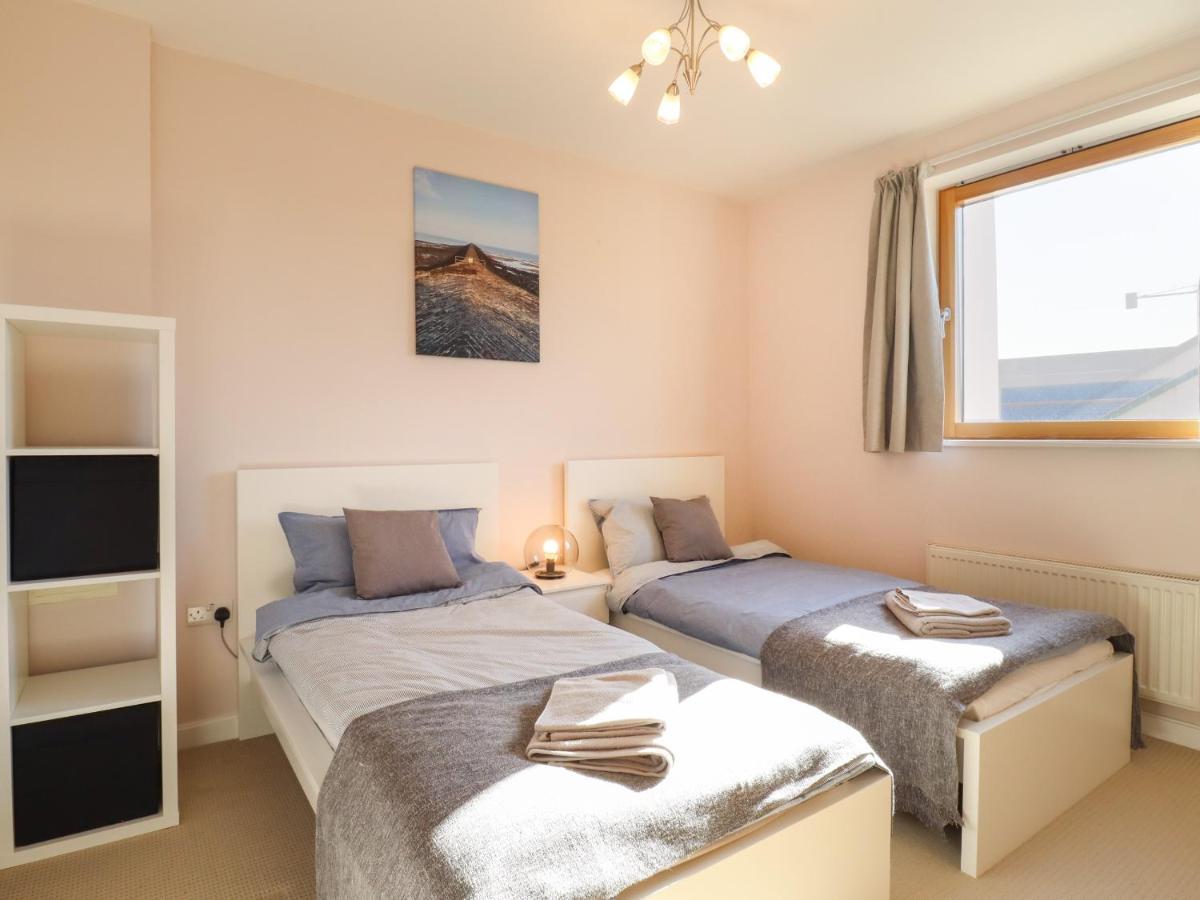 Flat 19 By The Beach Harwich Extérieur photo